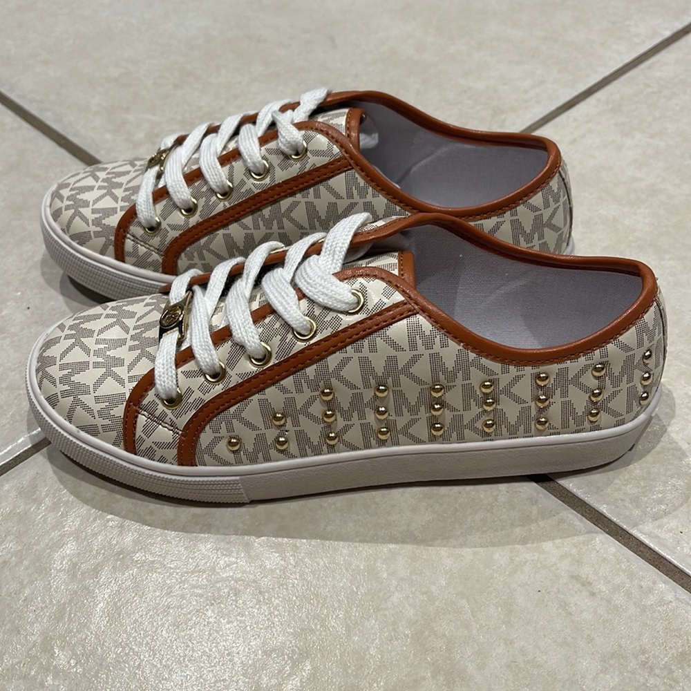 Michael Kors Sneakers - Picture 2 of 9